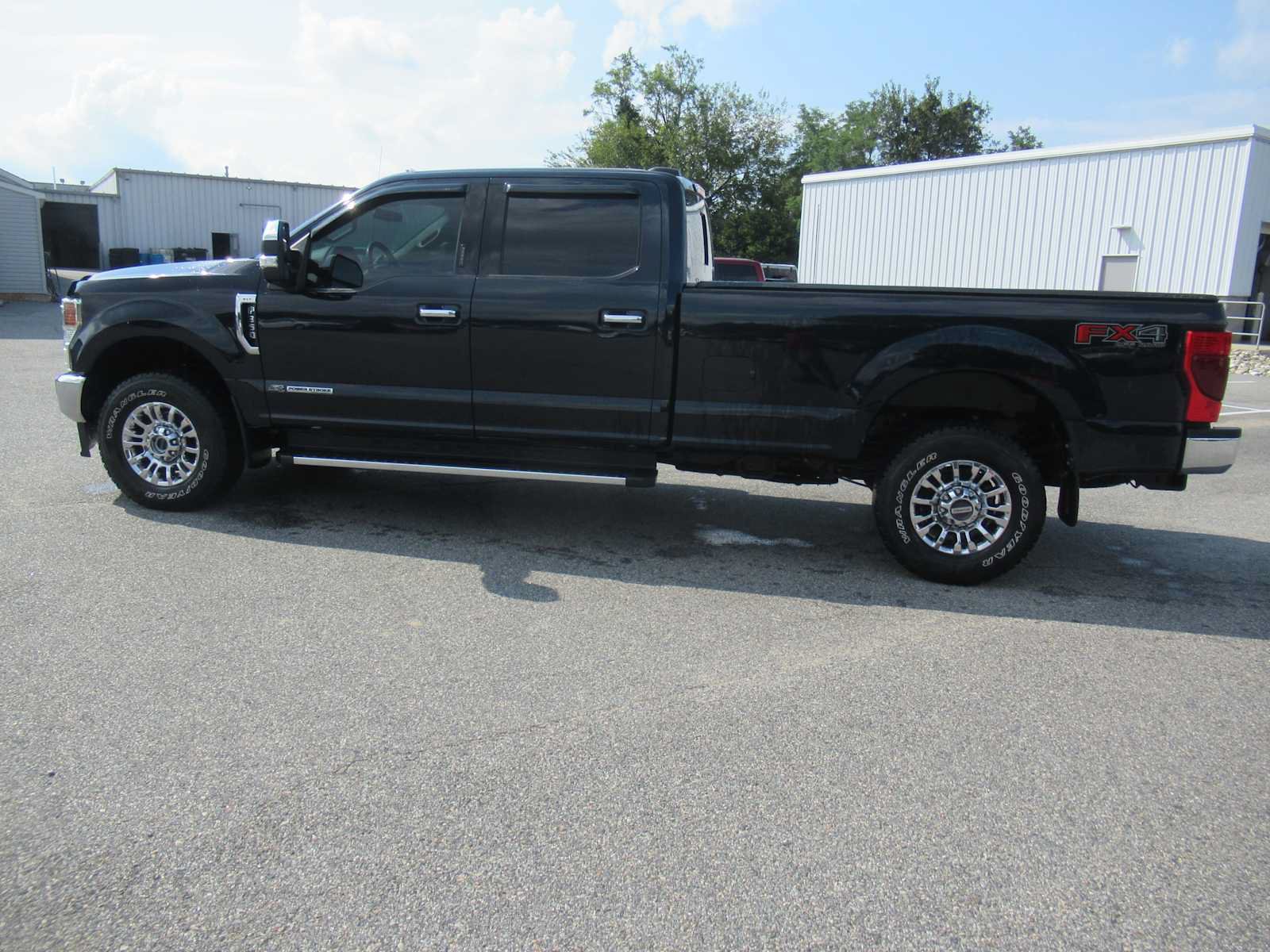 Used 2021 Ford F350 XLT w/ XLT Premium Package AWD/4WD image 8