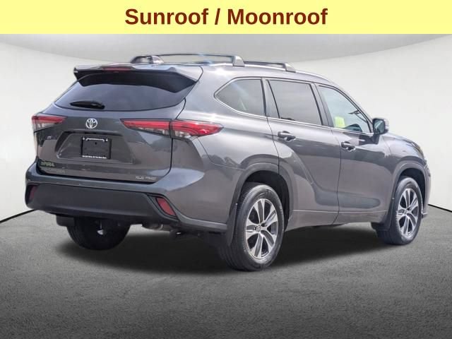 Used 2023 Toyota Highlander XLE AWD/4WD image 5