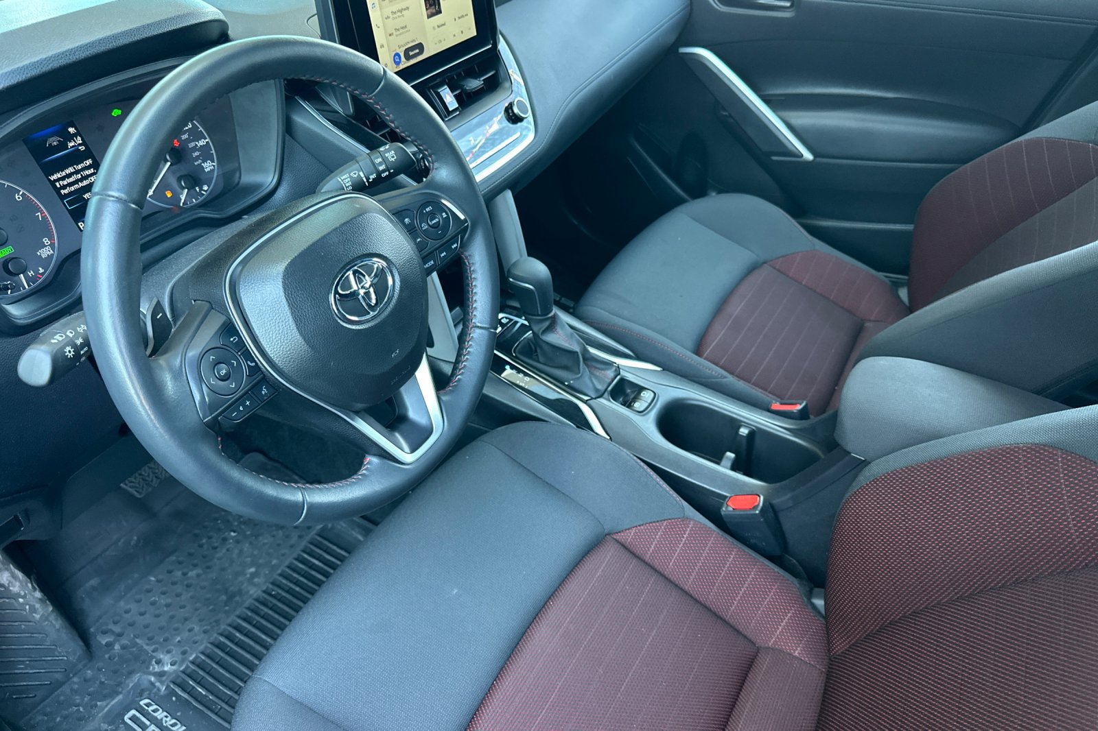 Used 2025 Toyota Corolla Cross AWD Hybrid w/ Moonroof Package image 9