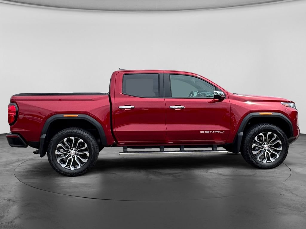 Used 2025 GMC Canyon Denali AWD/4WD image 11