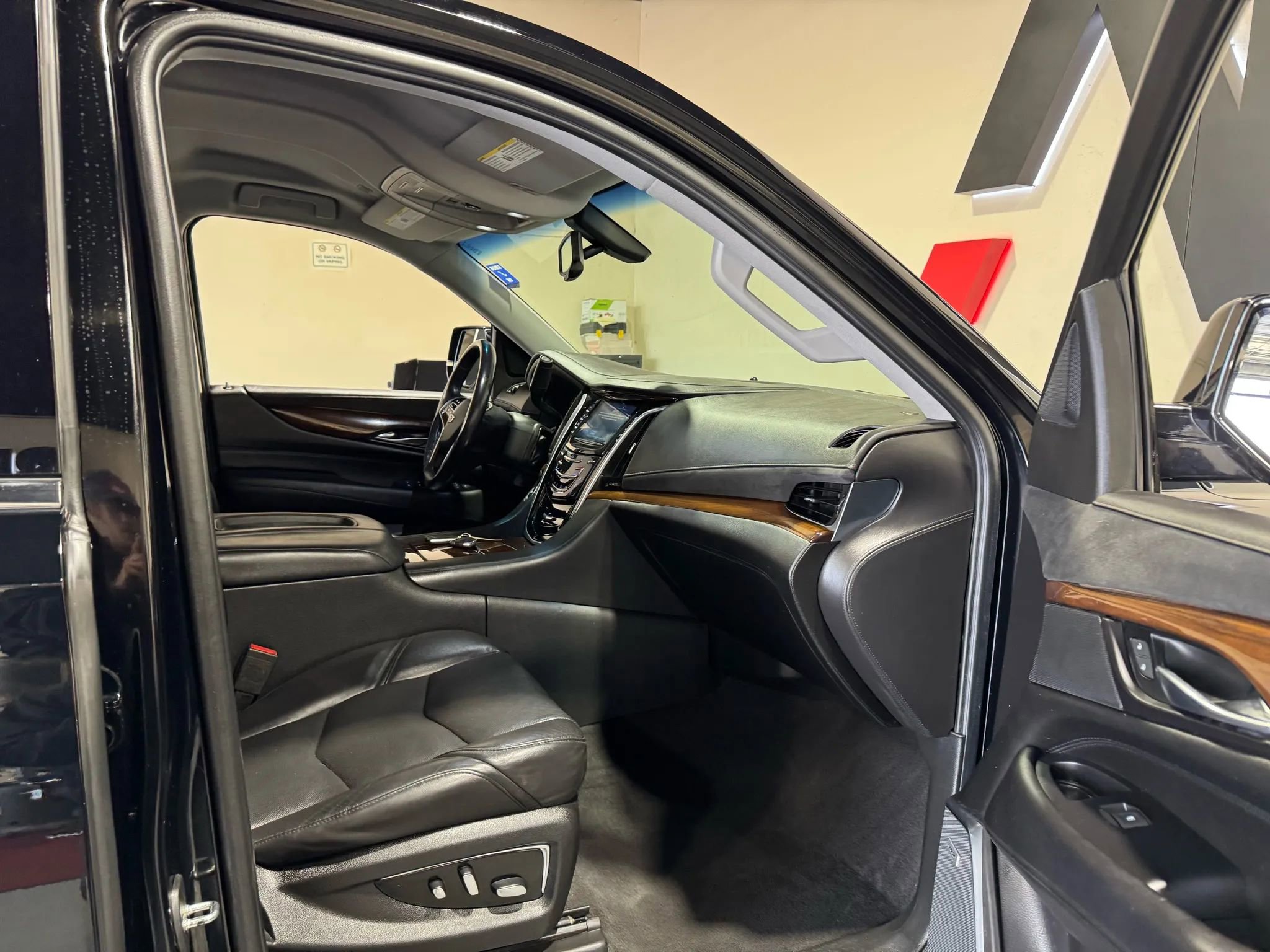 Used 2020 Cadillac Escalade ESV 2WD image 14