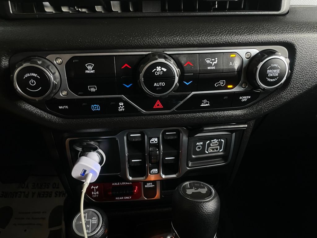 Used 2024 Jeep Wrangler Unlimited AWD/4WD image 34