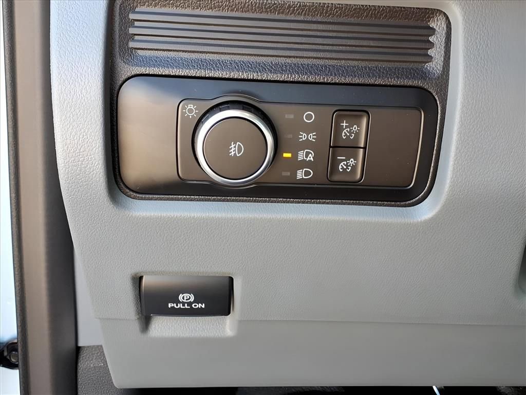 New 2026 Ford F550 4x4 Regular Cab Super Duty image 18