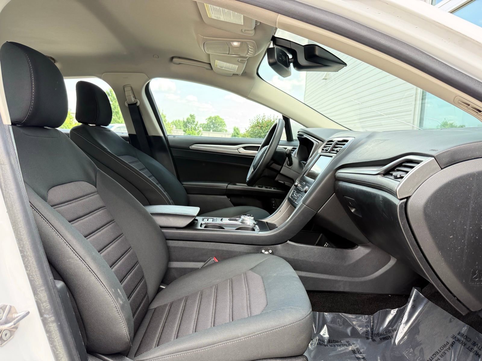 Used 2020 Ford Fusion SE FWD image 18