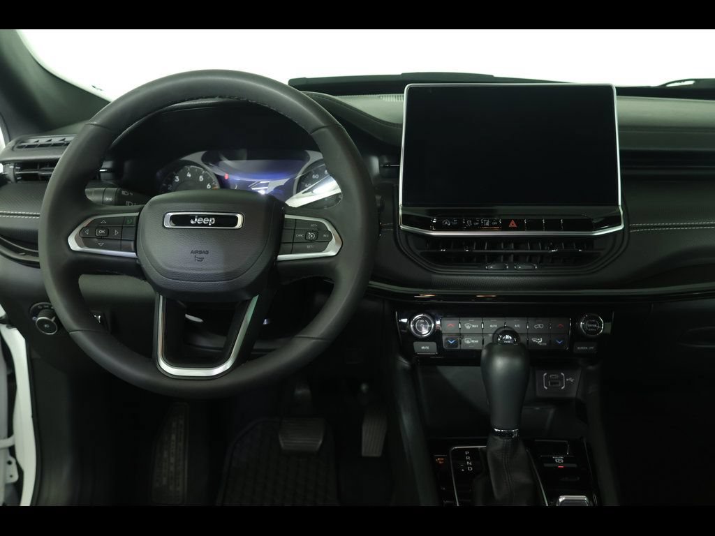 Used 2023 Jeep Compass Latitude w/ Convenience Group AWD/4WD image 16