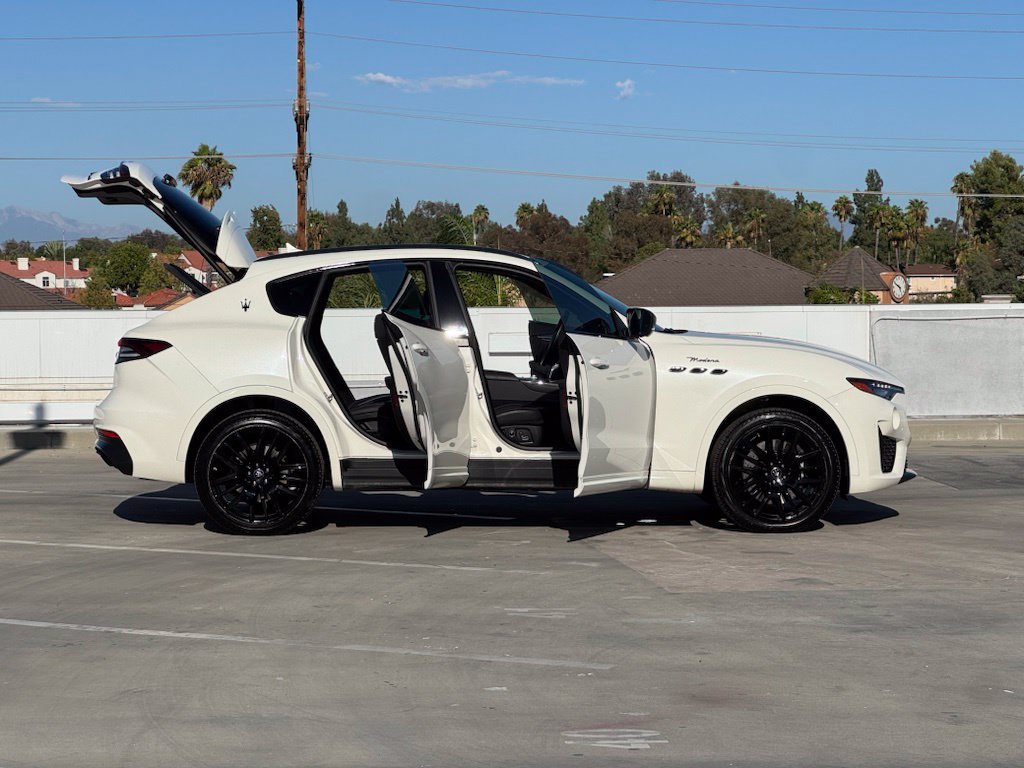 Used 2022 Maserati Levante Modena AWD/4WD image 27