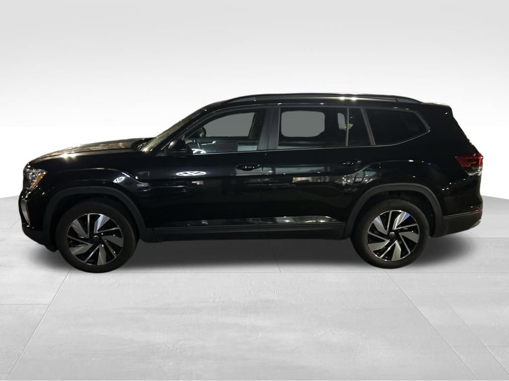 Used 2025 Volkswagen Atlas SE image 3