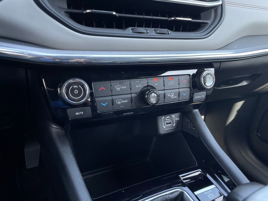 Used 2024 Jeep Compass Limited AWD/4WD image 19