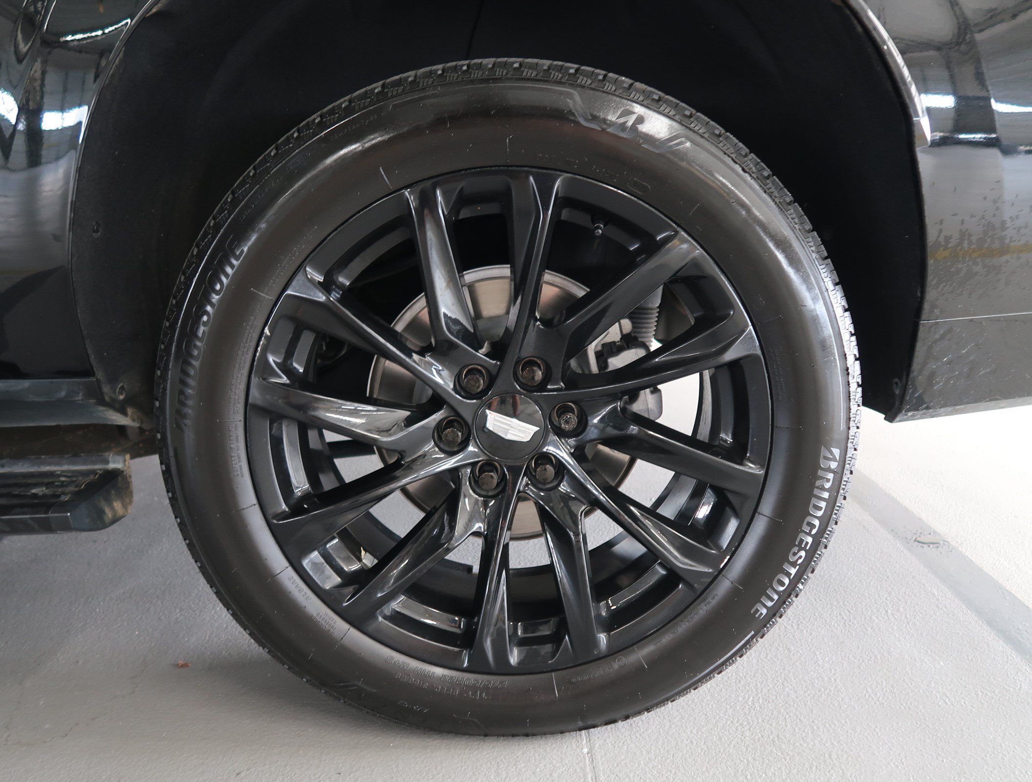 Used 2023 Cadillac Escalade ESV Sport w/ LPO, ONYX Package AWD/4WD image 13