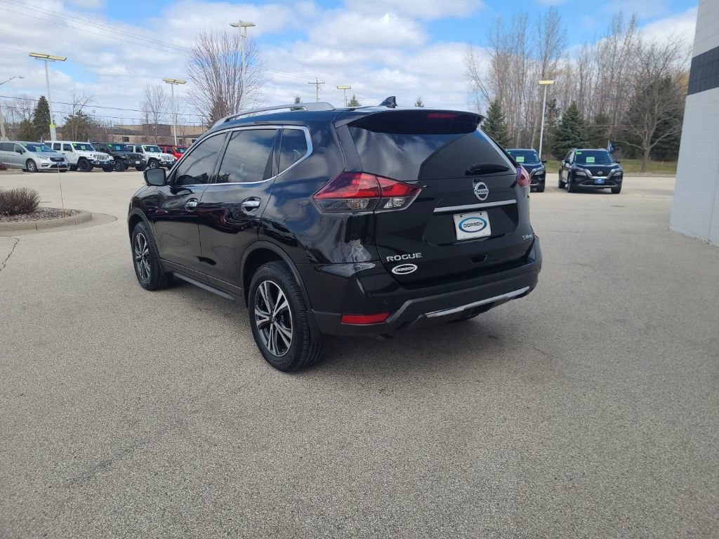 Used 2019 Nissan Rogue SV w/ Premium Package AWD/4WD image 4