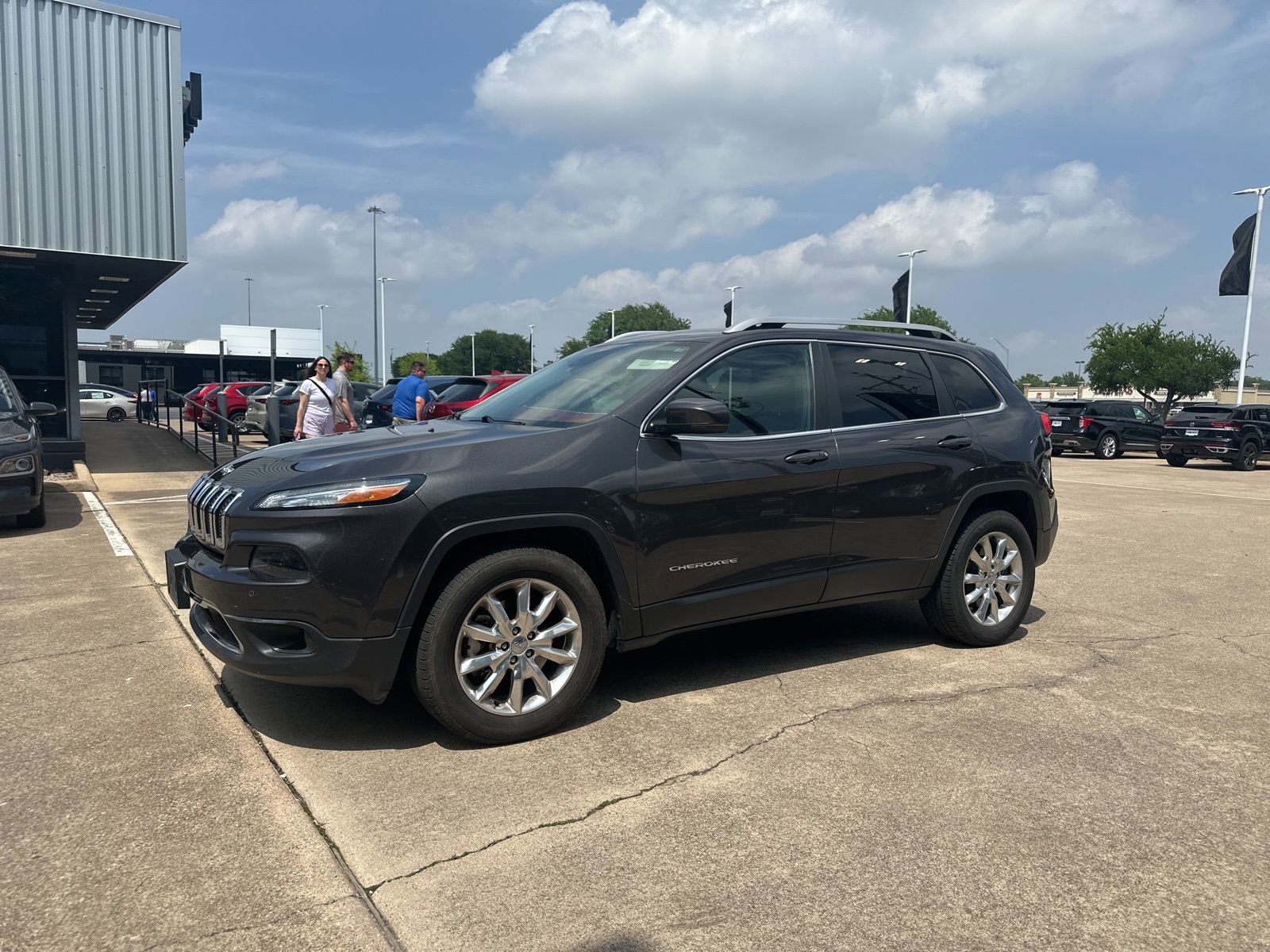 Used 2014 Jeep Cherokee Limited w/ Technology Group AWD/4WD image 2