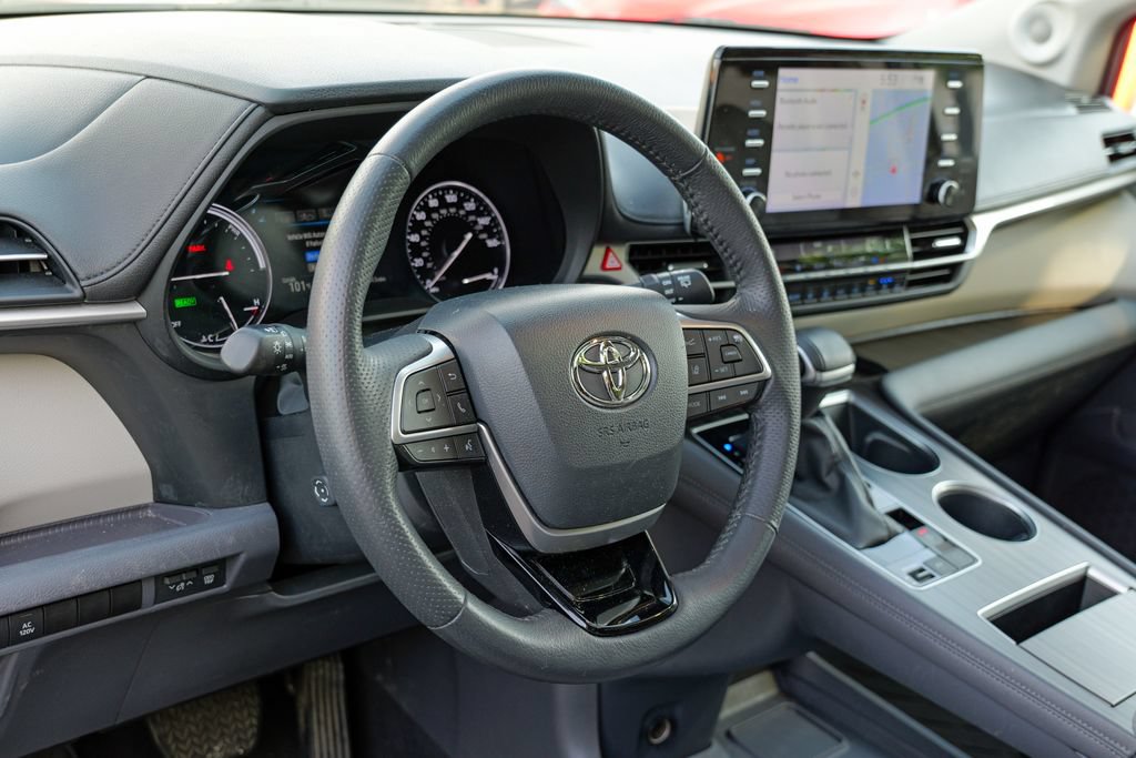 Used 2023 Toyota Sienna Limited AWD/4WD image 19