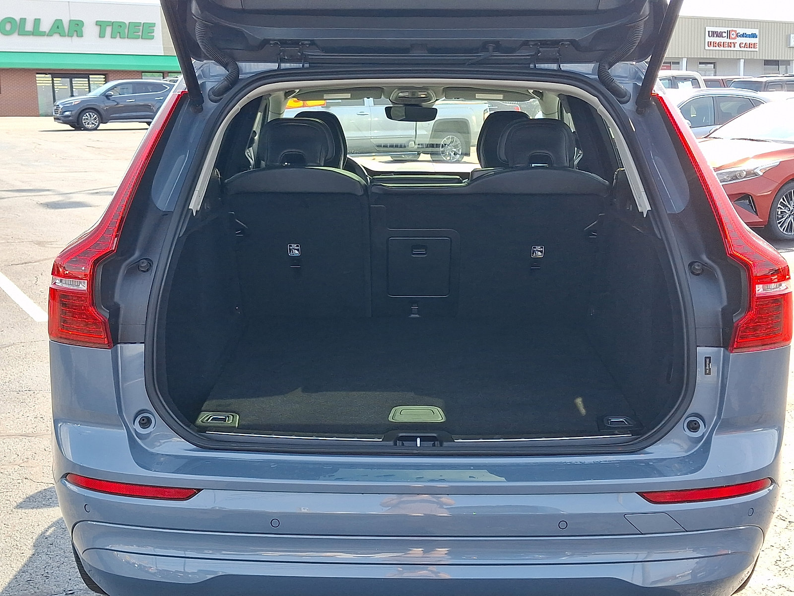Used 2023 Volvo XC60 B5 Core AWD/4WD image 30