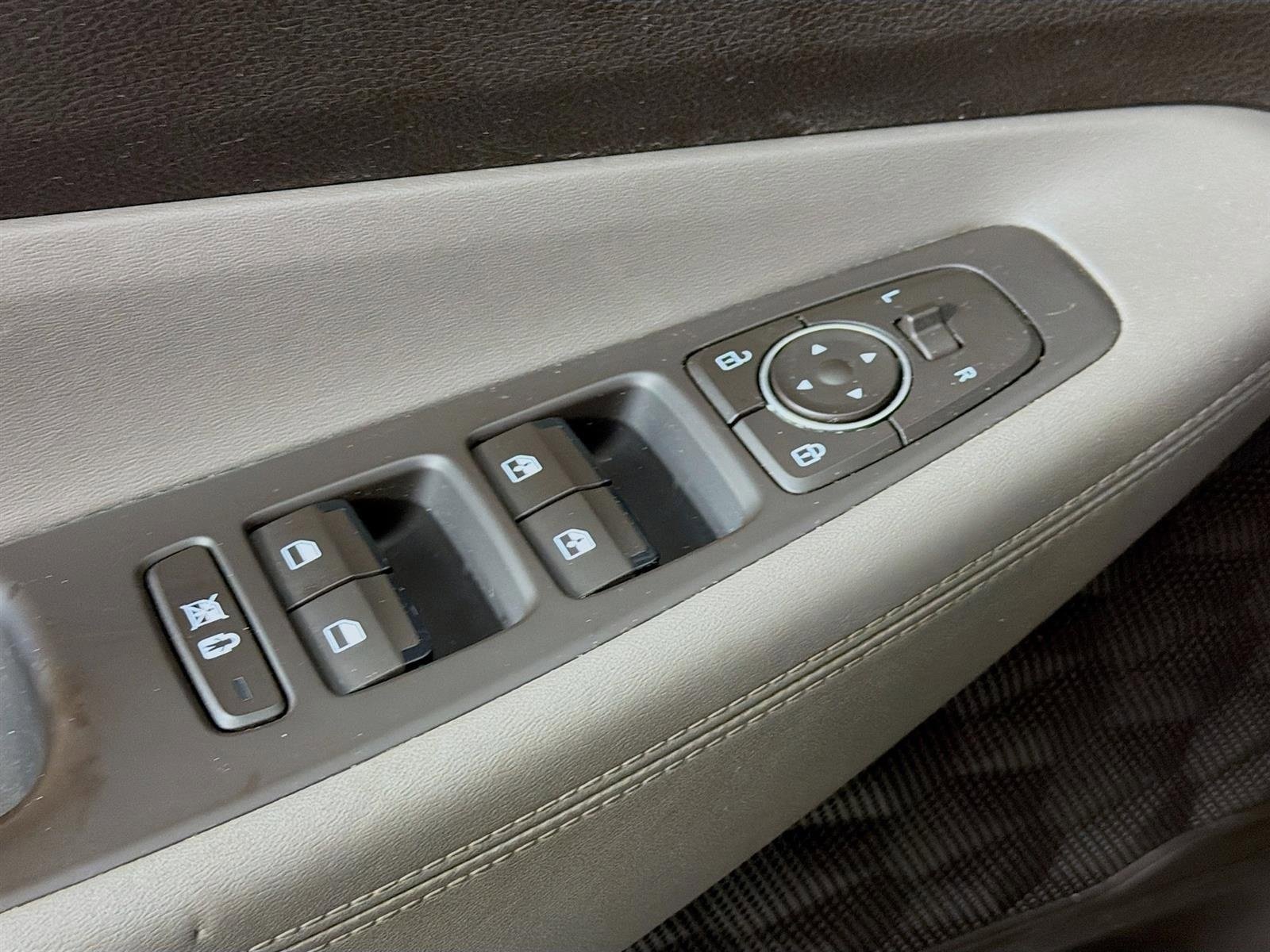 Used 2019 Hyundai Santa Fe SEL w/ Cargo Package image 19