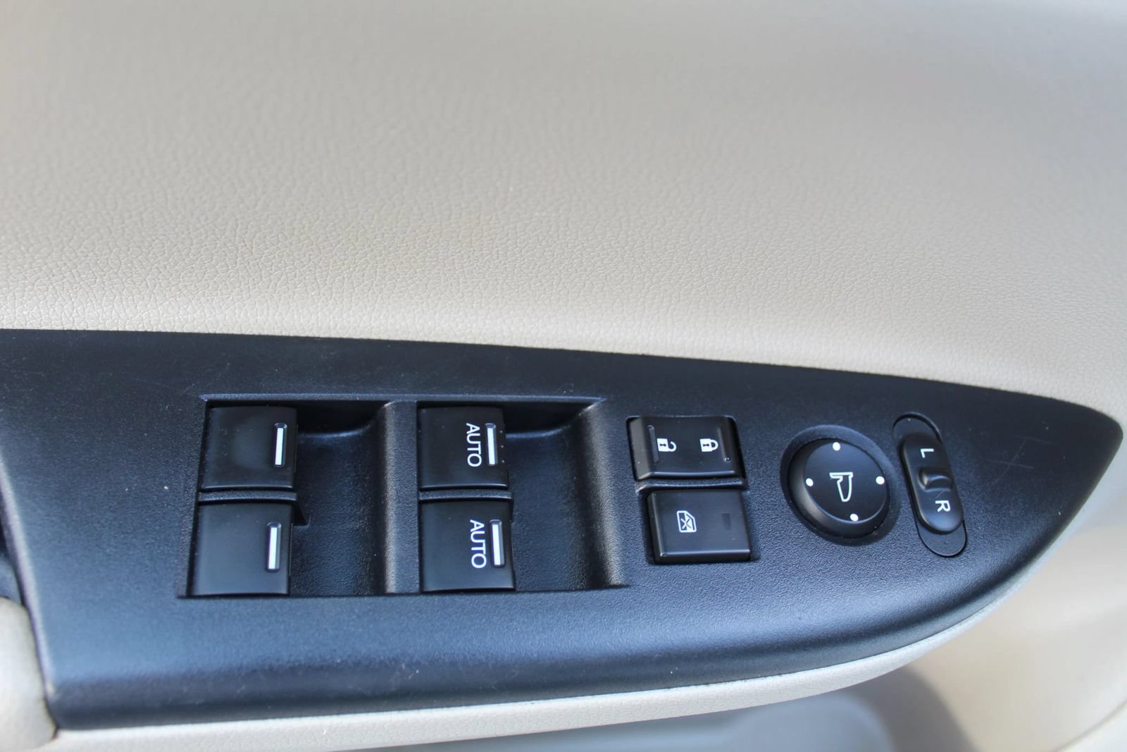 Used 2015 Honda Accord EX-L image 35