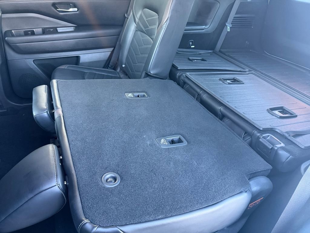 Used 2022 Nissan Pathfinder Platinum w/ Cargo Package image 12