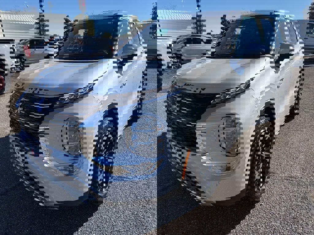 New 2025 Mitsubishi Outlander SE image 3