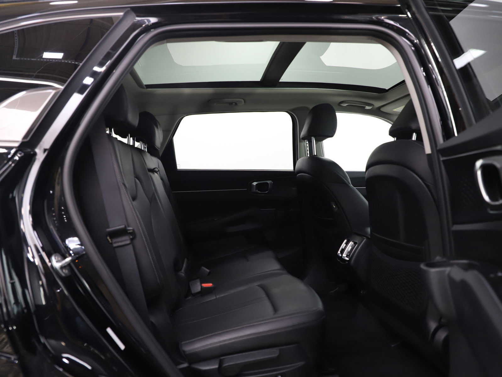 Used 2023 Kia Sorento S w/ Panoramic Sunroof Package image 14