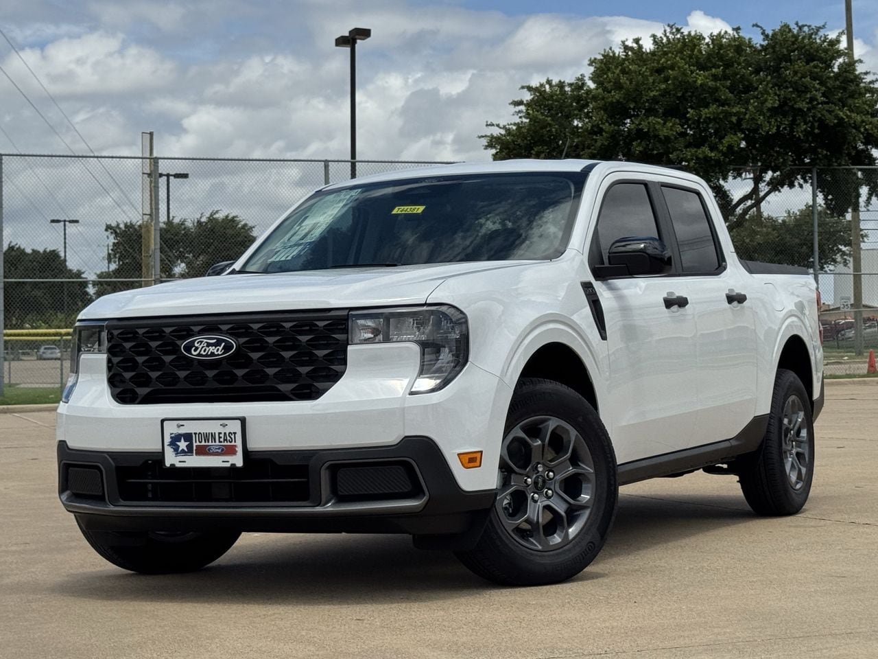 New 2026 Ford Maverick XLT w/ XLT Luxury Package FWD image 2