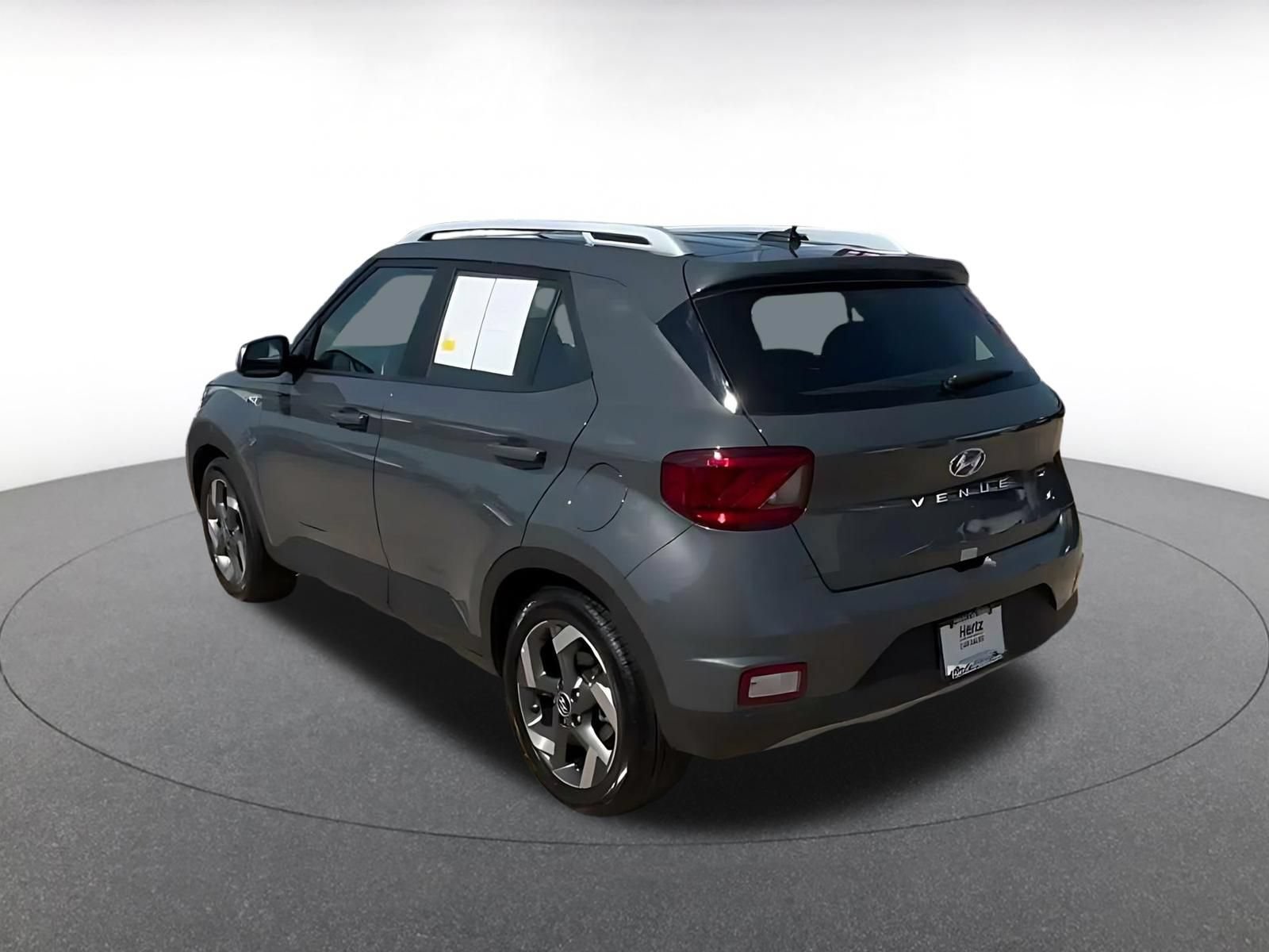 Used 2026 Hyundai Venue SEL FWD image 9
