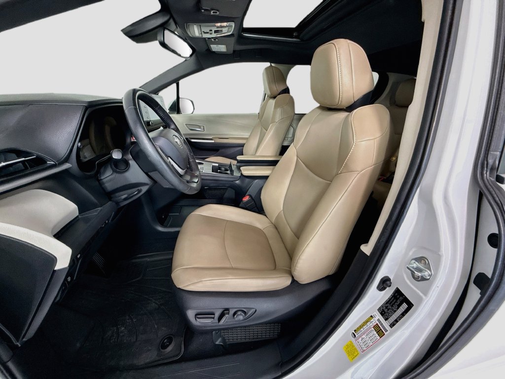 Used 2021 Toyota Sienna XLE FWD image 19