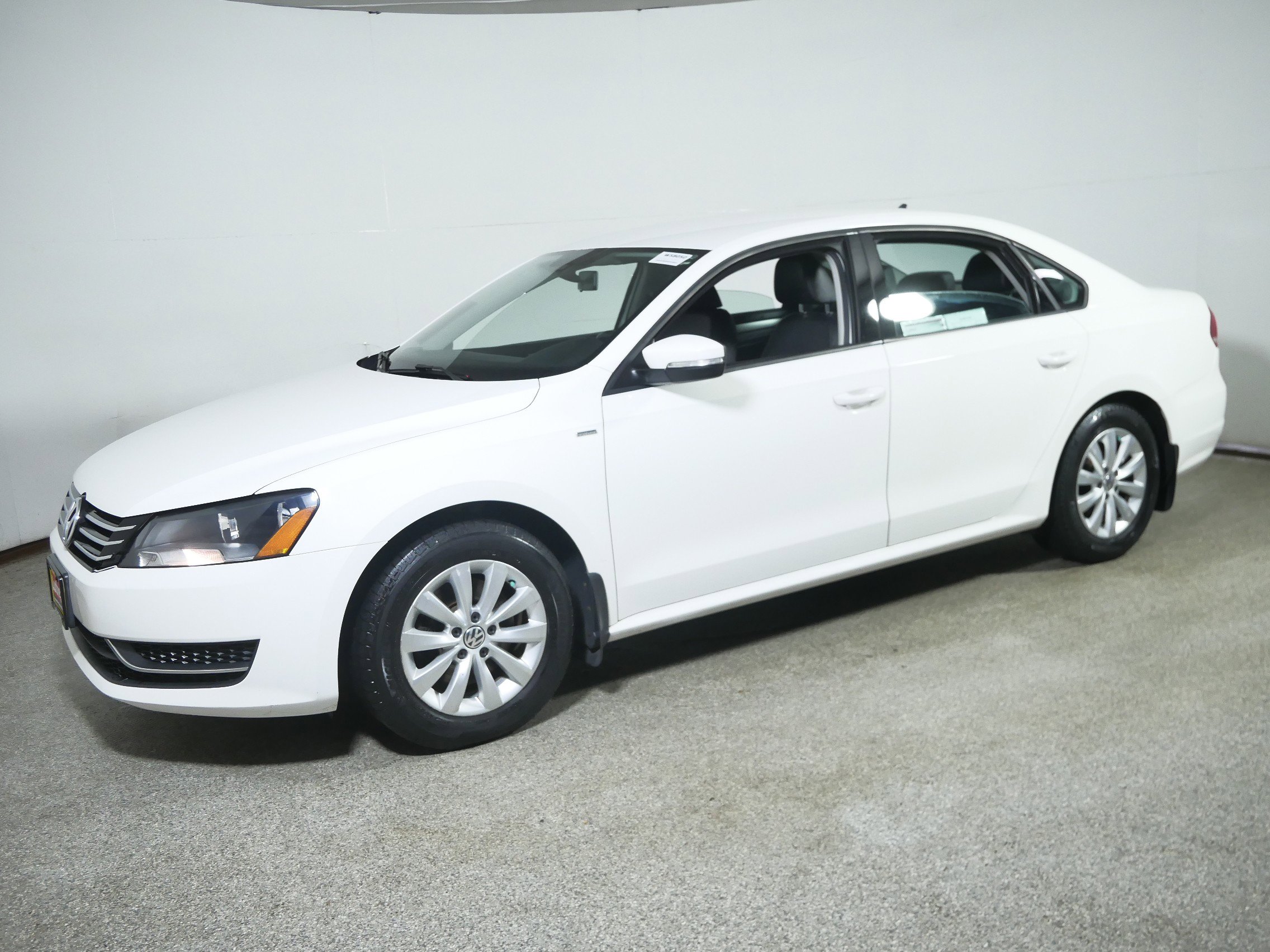 Used 2015 Volkswagen Passat 1.8T Wolfsburg Edition image 3