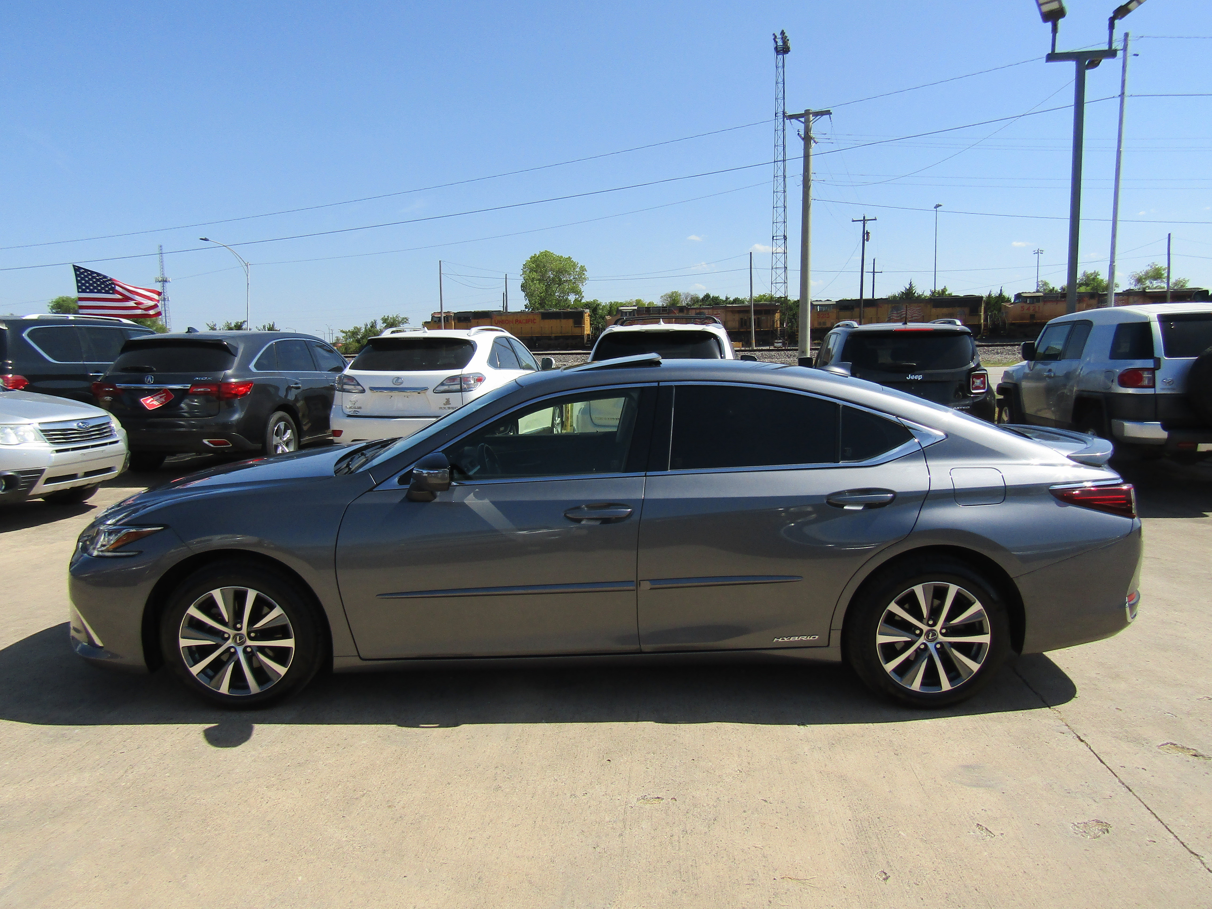 Used 2019 Lexus ES 300h FWD image 3