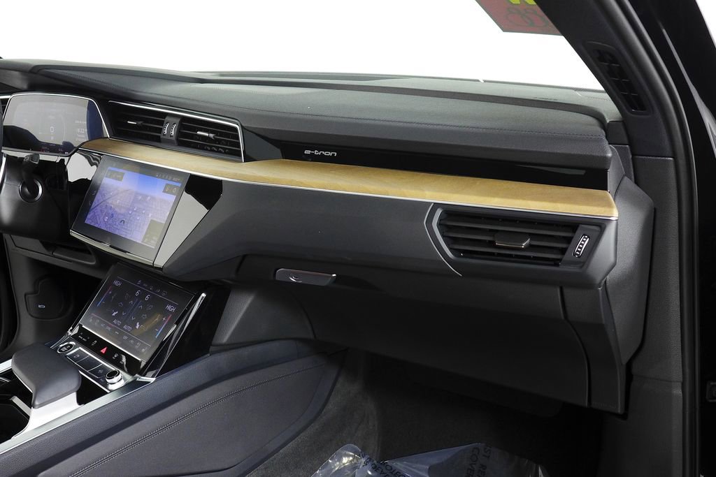 Used 2024 Audi Q8 e-tron Premium Plus w/ Premium Plus Package image 14