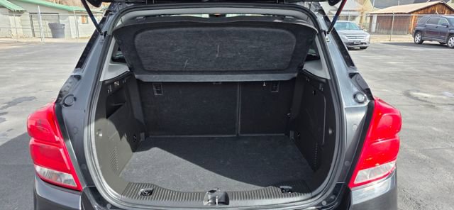 Used 2022 Chevrolet Trax LT w/ LT Convenience Package image 7