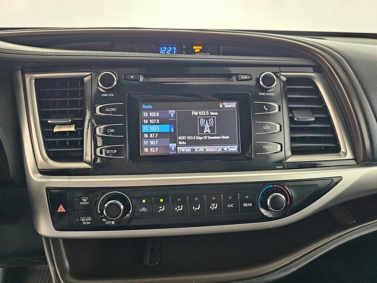 Used 2019 Toyota Highlander LE FWD image 24