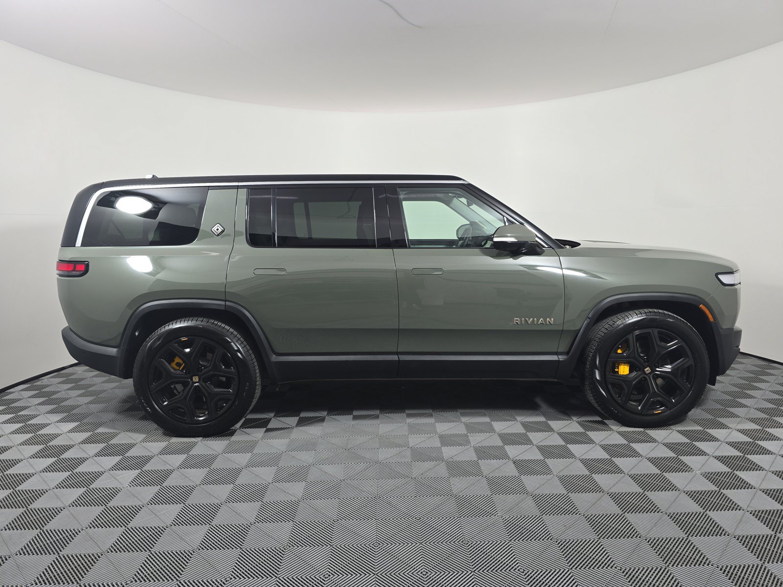 Used 2023 Rivian R1S Launch Edition AWD/4WD image 6