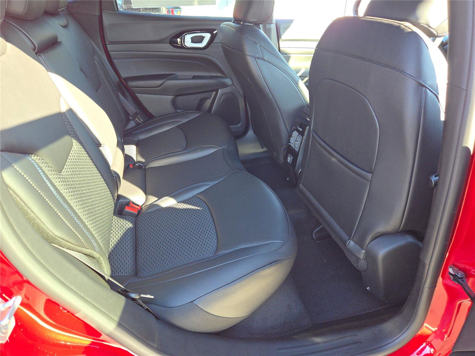 New 2026 Jeep Compass Latitude image 11