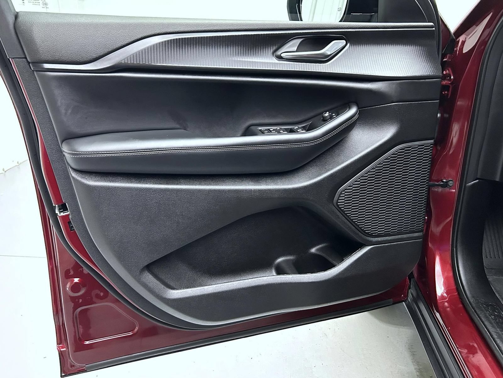 New 2025 Jeep Grand Cherokee Altitude AWD/4WD image 9