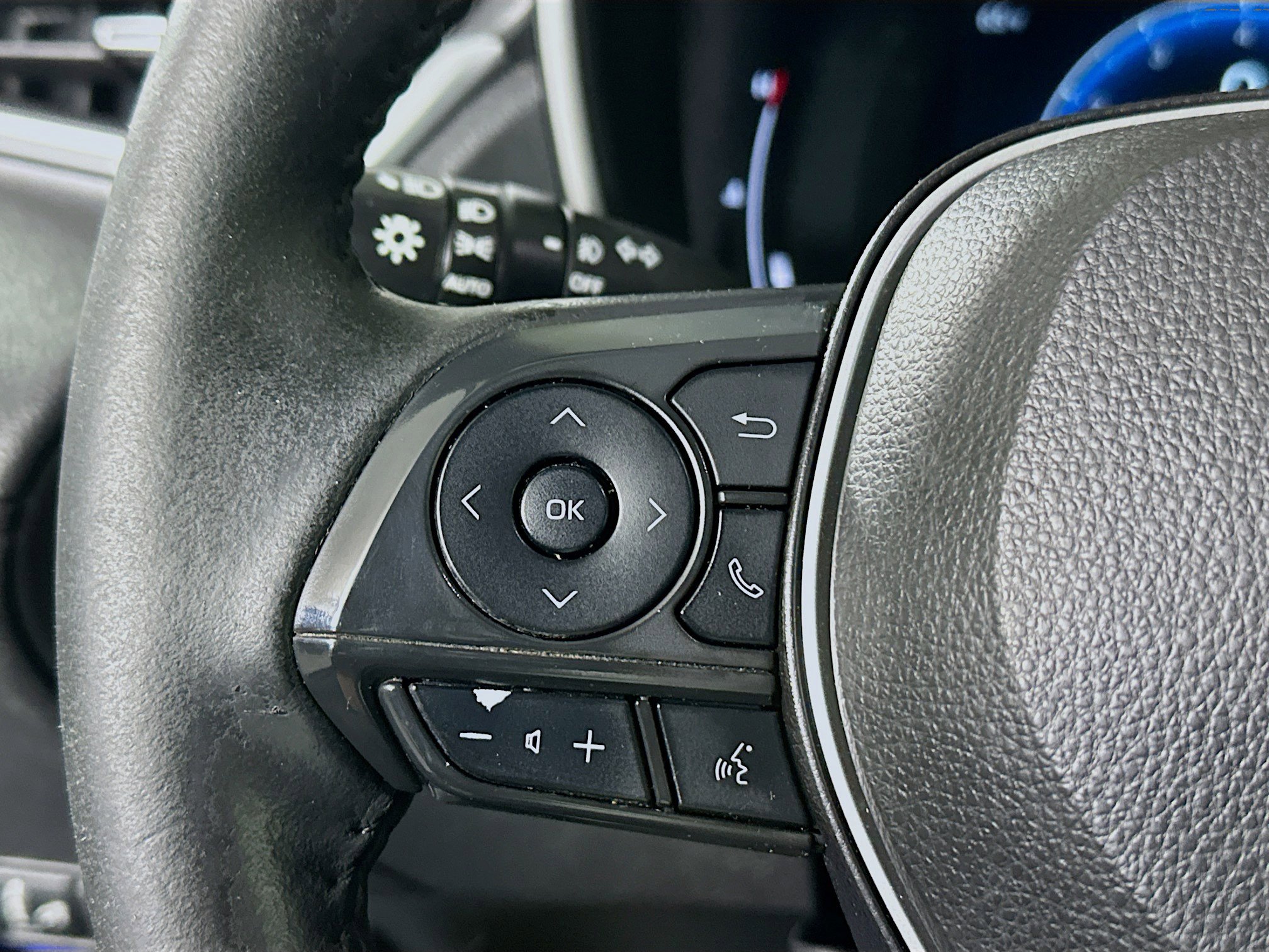 Used 2023 Toyota Corolla Cross XLE w/ Convenience Package image 16