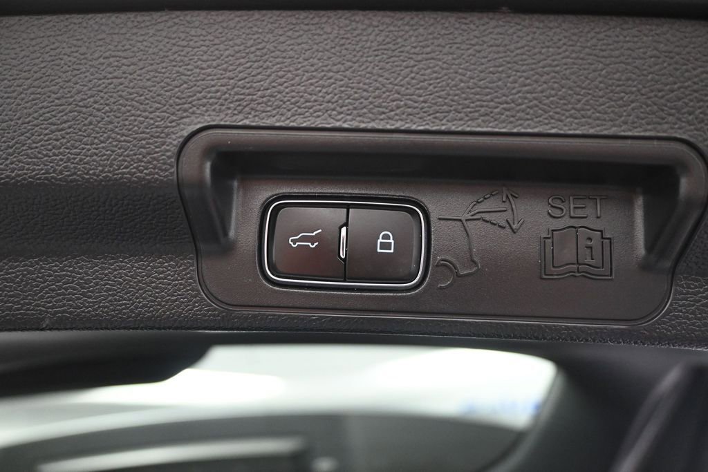 Used 2023 Ford Explorer XLT w/ Equipment Group 202A AWD/4WD image 37