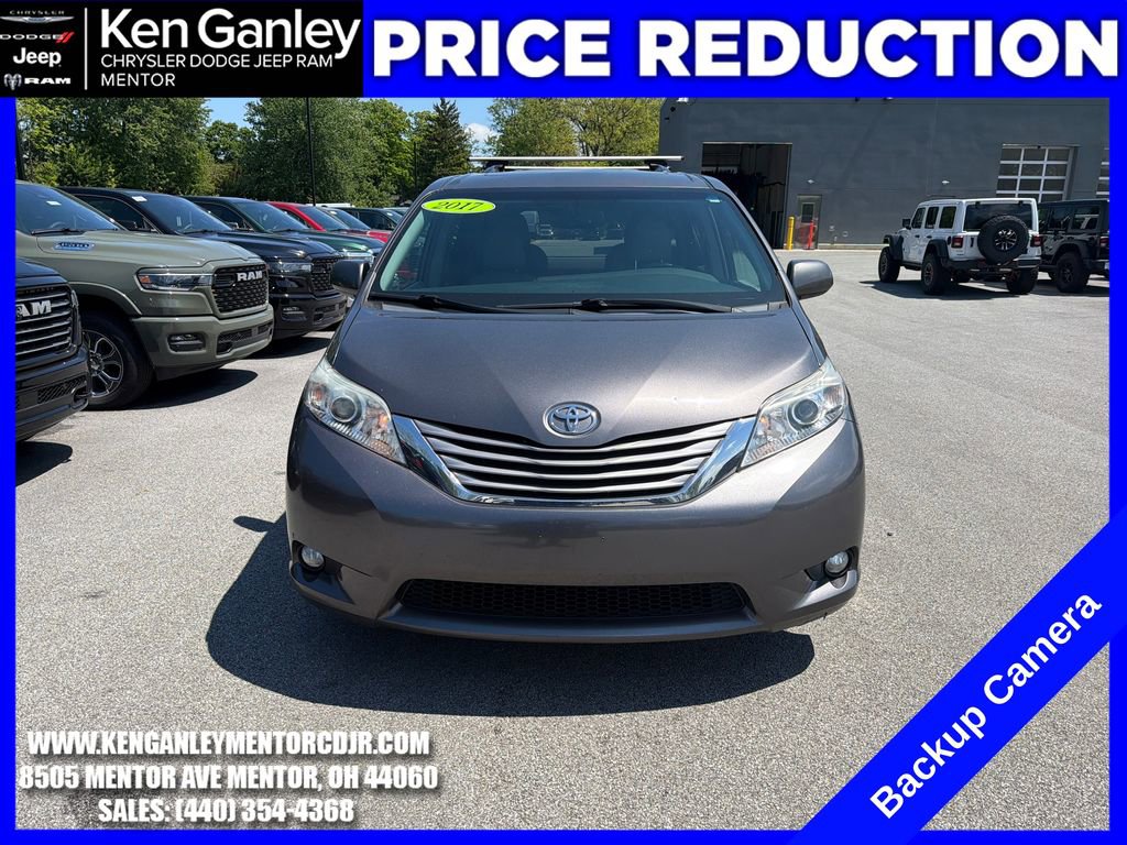 Used 2017 Toyota Sienna XLE AWD/4WD image 3
