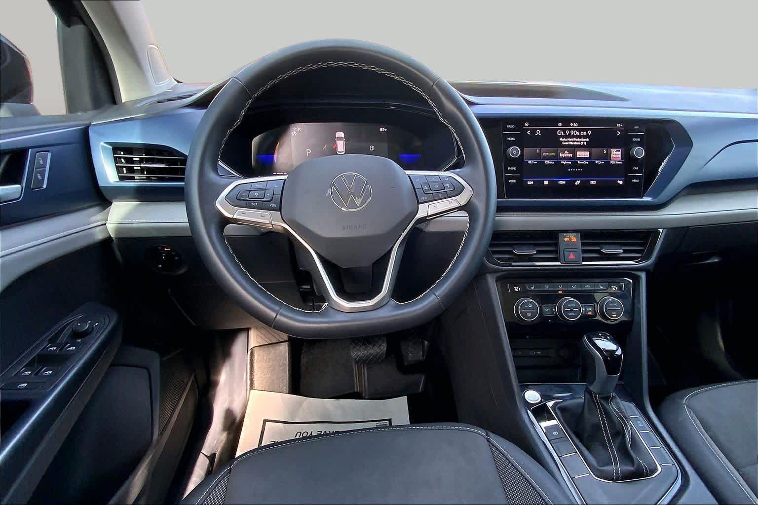 Used 2024 Volkswagen Taos SE w/ Panoramic Sunroof Package FWD image 6