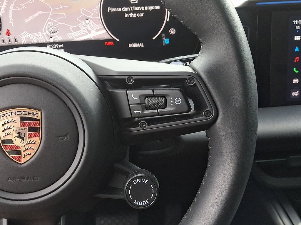 Used 2025 Porsche Macan Electric RWD image 23