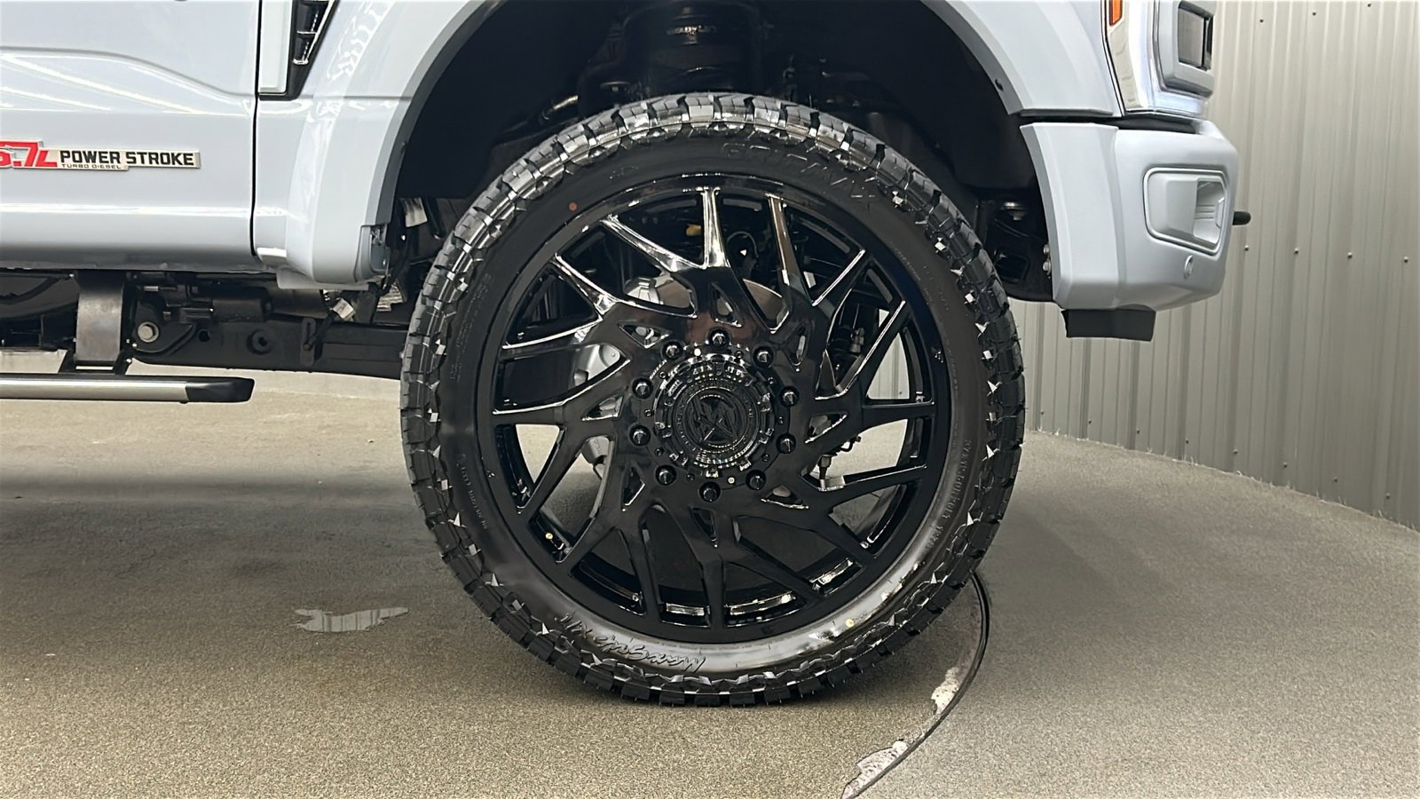 Used 2025 Ford F450 Platinum w/ FX4 Off-Road Package image 10