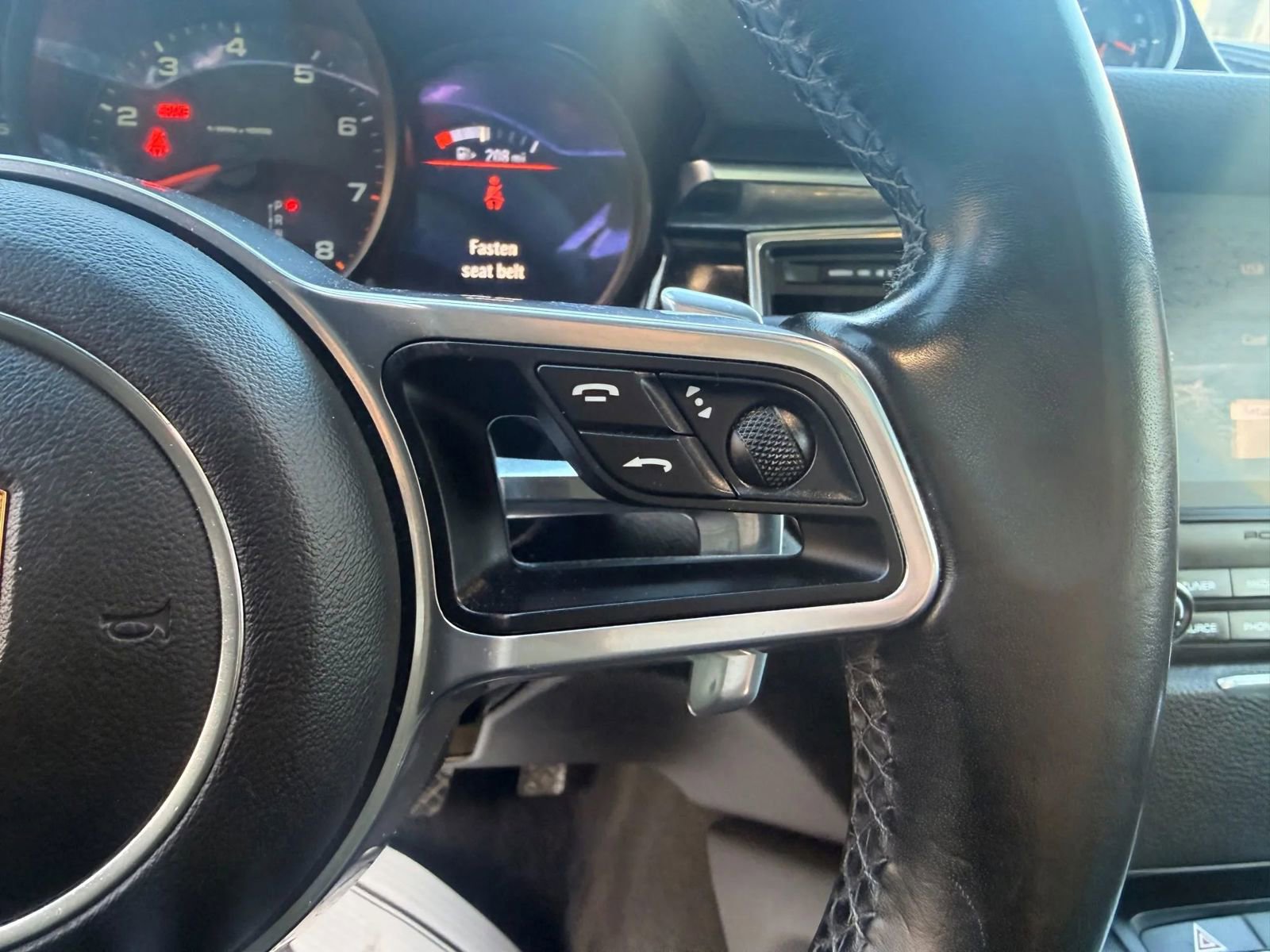 Used 2018 Porsche Macan Sport Edition AWD/4WD image 19