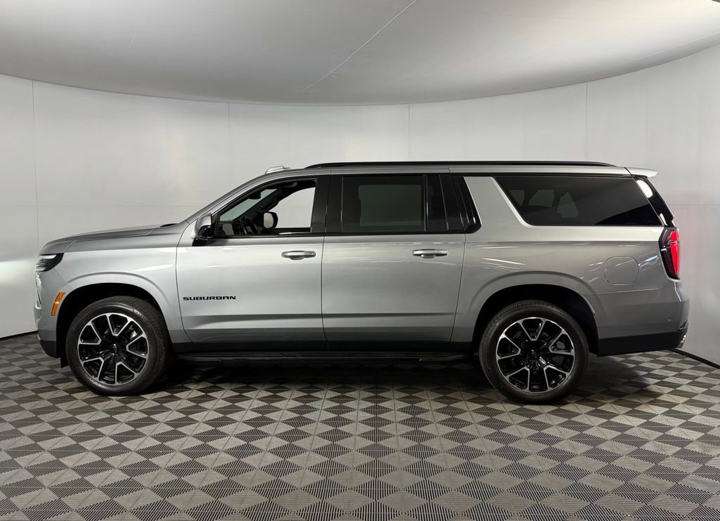 Used 2025 Chevrolet Suburban RST RWD image 9