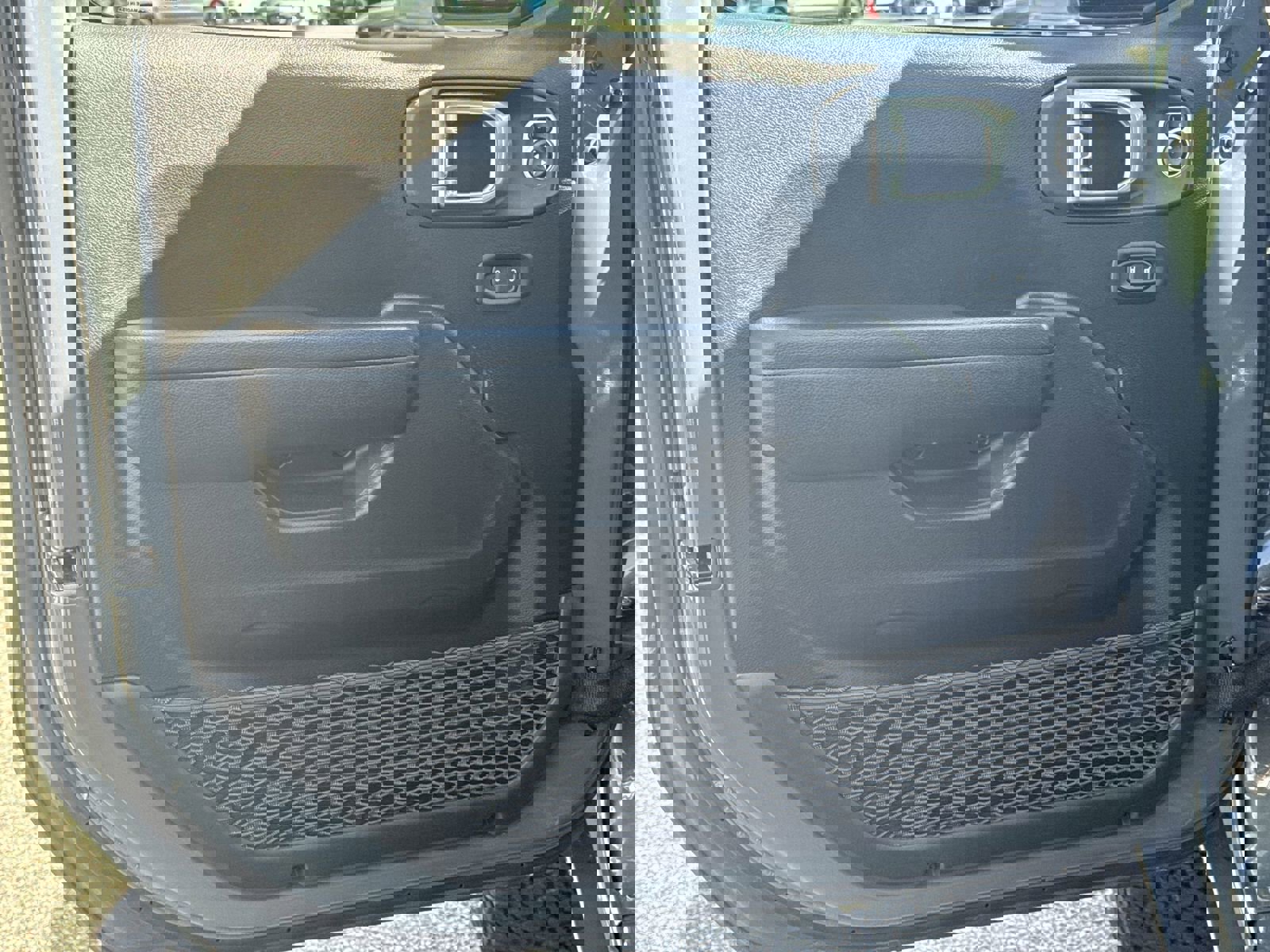 Used 2024 Jeep Wrangler Rubicon image 14