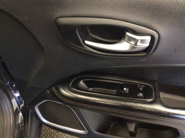 Used 2017 Jeep Compass Latitude w/ Popular Equipment Group AWD/4WD image 7