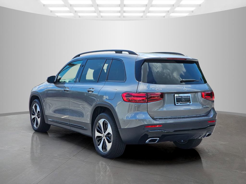 Used 2026 Mercedes-Benz GLB 250 image 4
