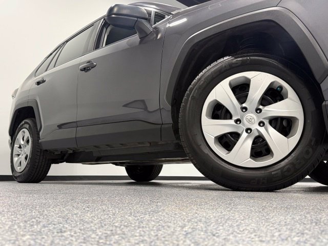 Used 2022 Toyota RAV4 LE FWD image 3