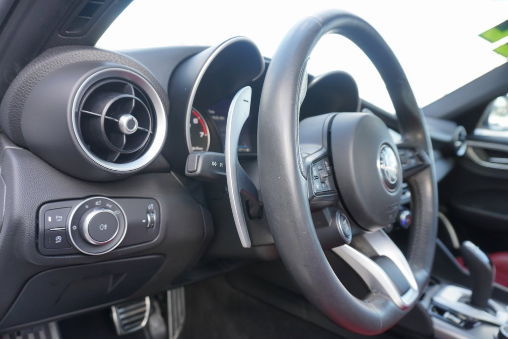 Used 2022 Alfa Romeo Giulia Veloce image 11