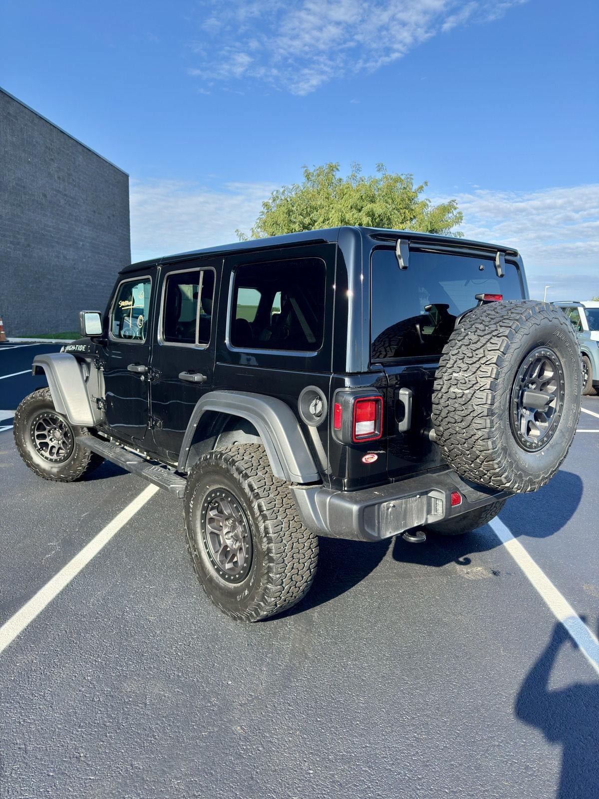 Used 2022 Jeep Wrangler Unlimited Sport AWD/4WD image 3