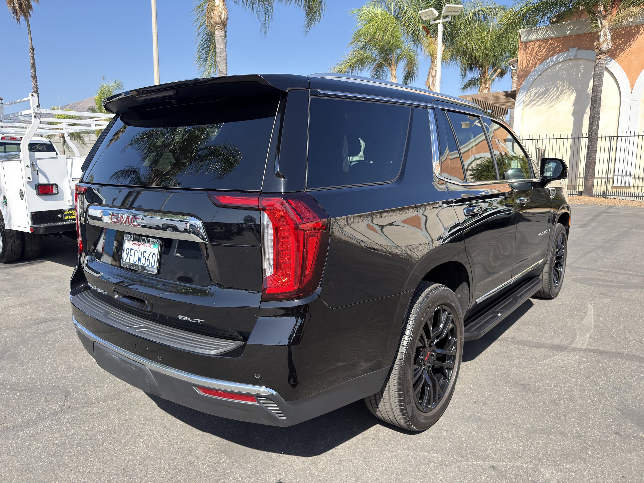Used 2023 GMC Yukon SLT w/ SLT Luxury Package AWD/4WD image 8