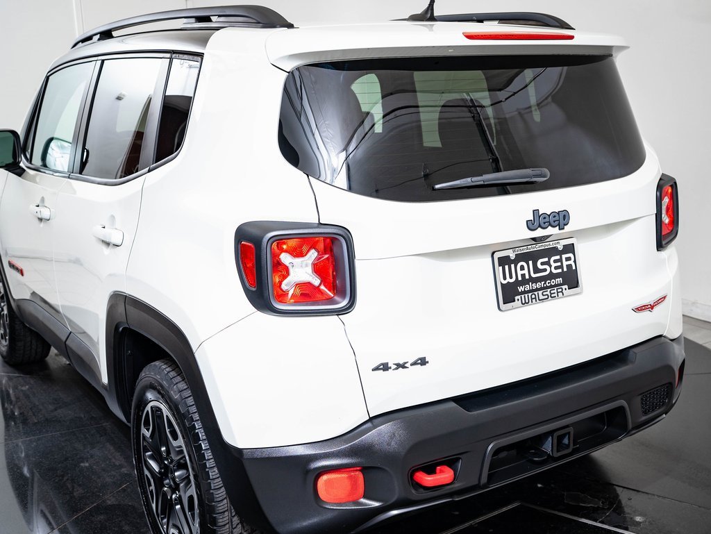 Used 2016 Jeep Renegade Trailhawk w/ Premium Trailhawk Package image 22