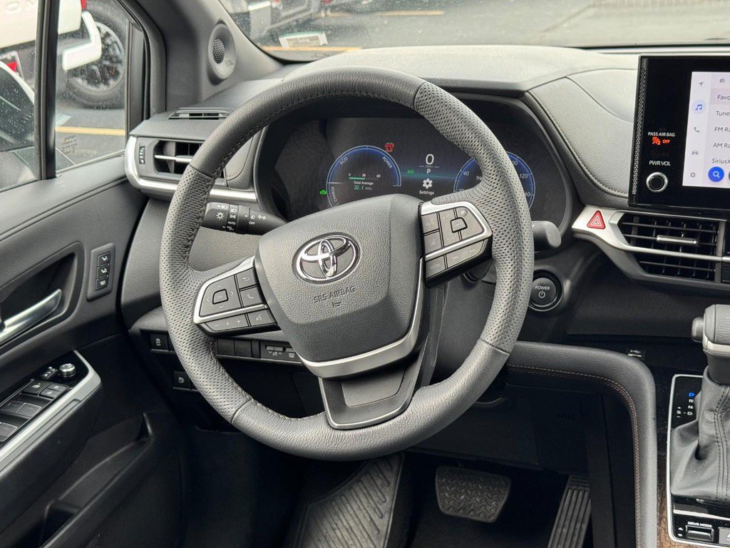 Used 2026 Toyota Sienna Limited FWD image 19